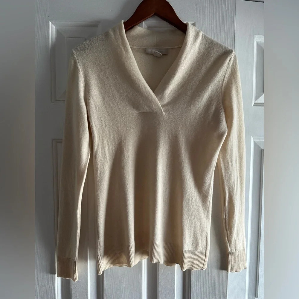 Banana Republic Cream V-Neck Sweater